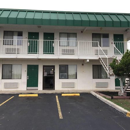 Q Lodging Extended Stay San Antonio Bagian luar foto