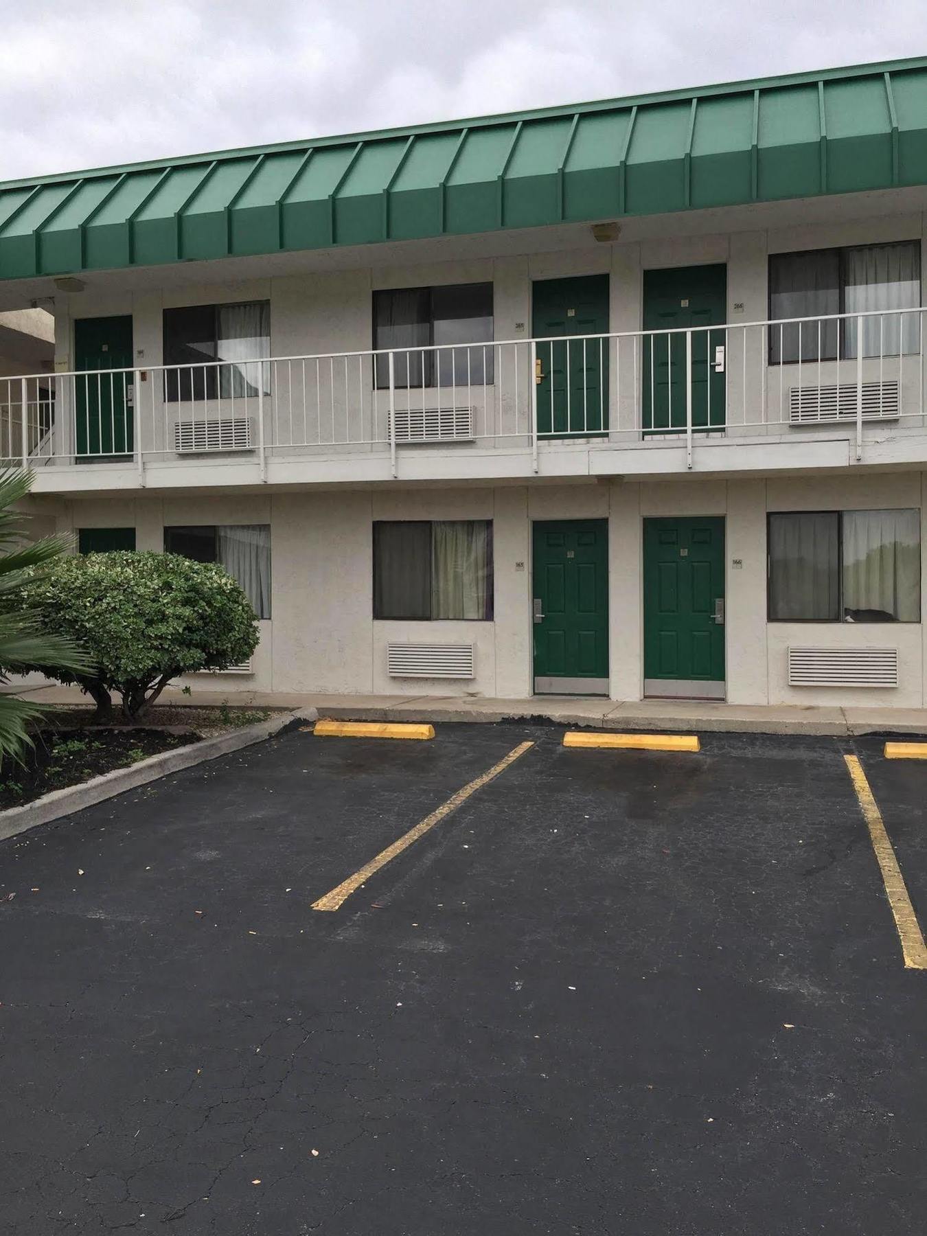 Q Lodging Extended Stay San Antonio Bagian luar foto